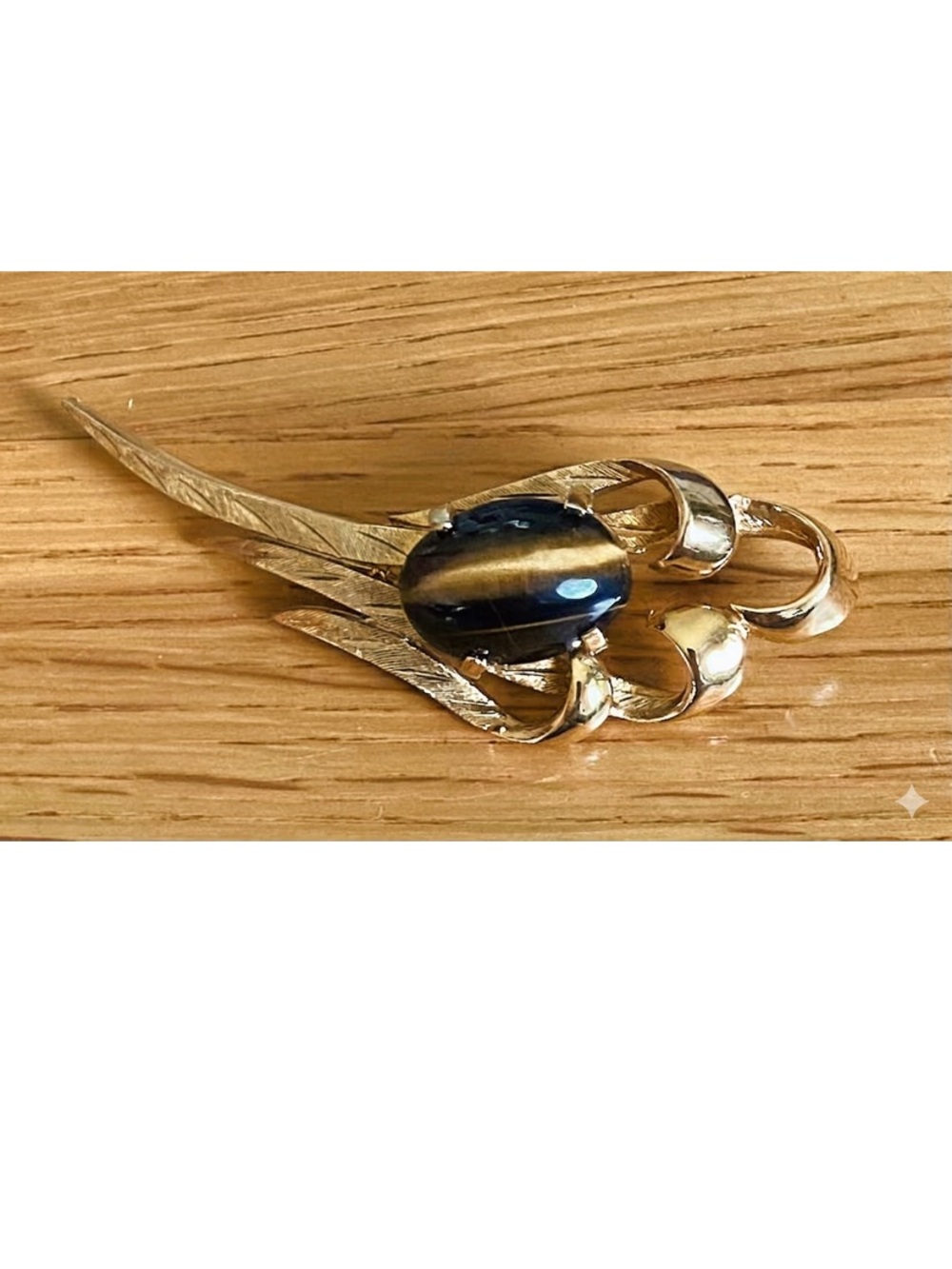 Vtg Gold-Tone Brooch Tiger's Eye Cabochon 2” across Like New